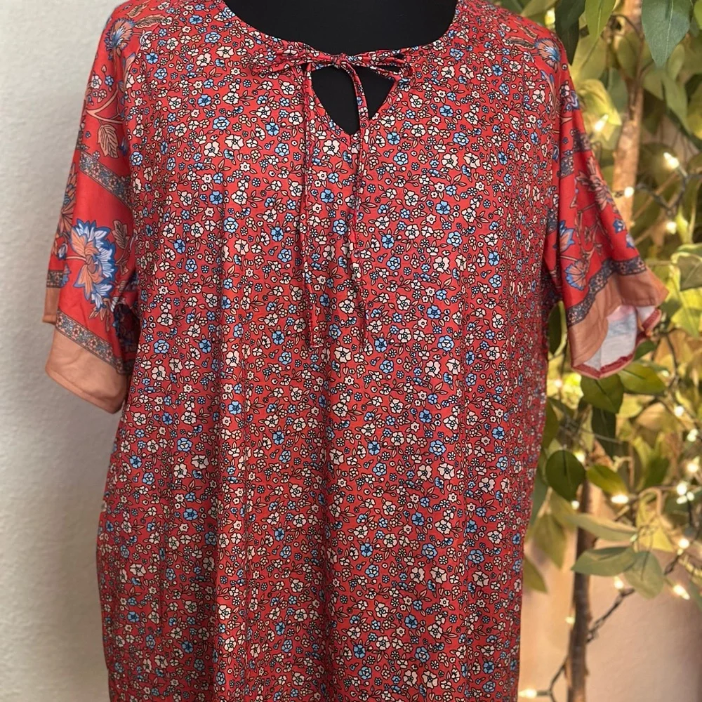 Floral Red Women's Top - Picture 1 of 1